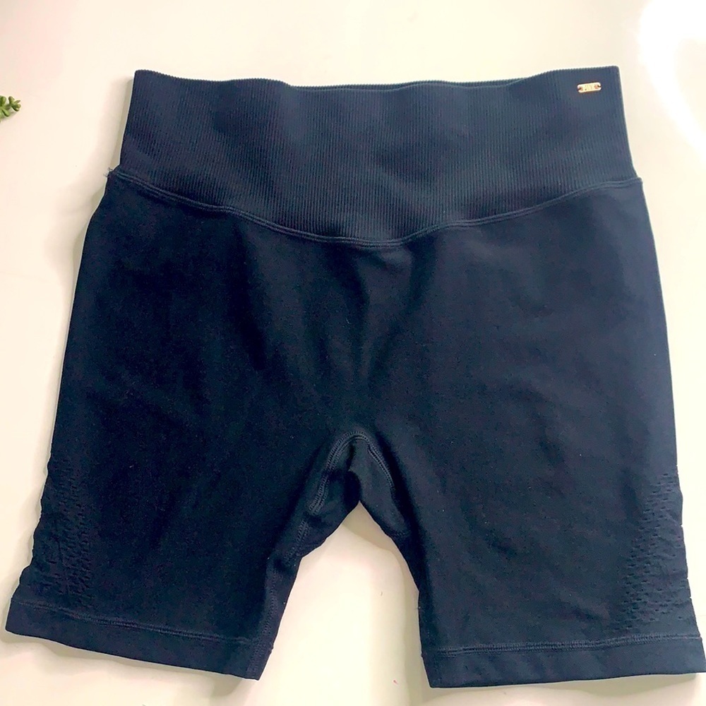 Victoria secret PINK SPORT solid The Black Stretch biker short medium